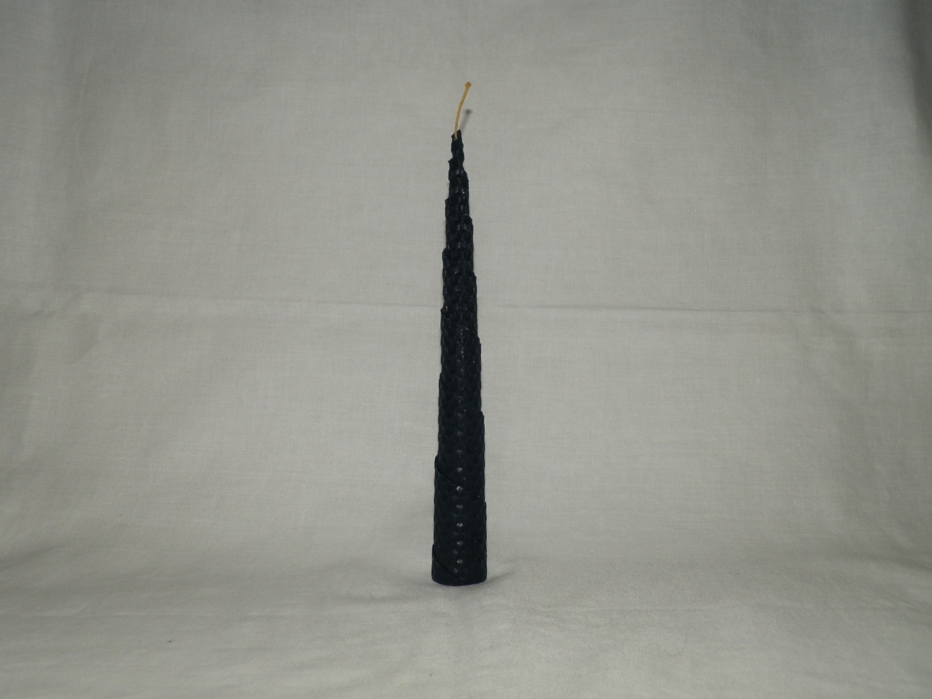 Farebná vosková sviečka - kónická 24 x 3 cm - č.32
